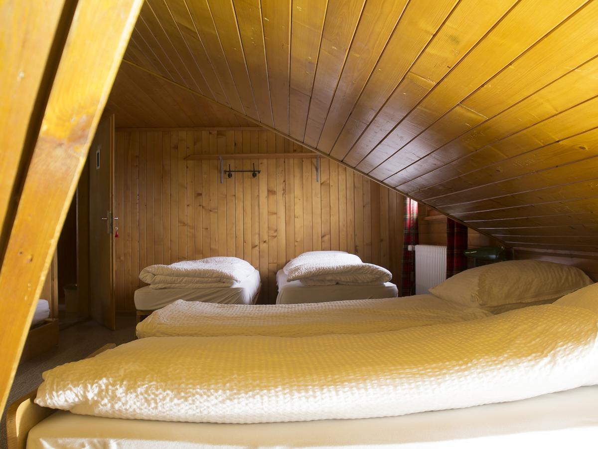 Refuge De Plan-Francey Hotel Moleson ภายนอก รูปภาพ